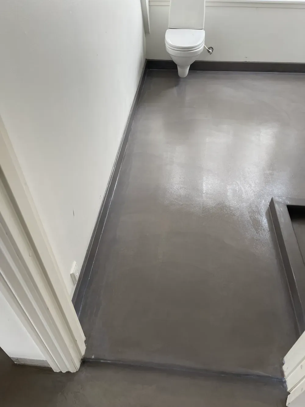 Badeværelse 8m2 efter påføring af microcement vinkel 2