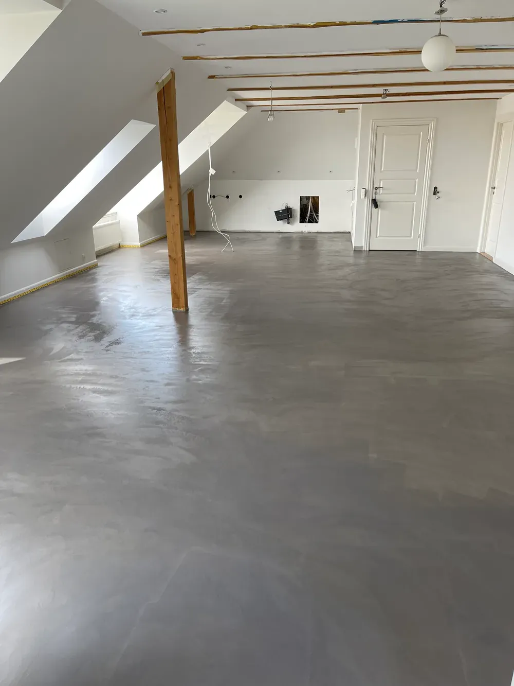 Loftgulv i microcement direkte på trægulv